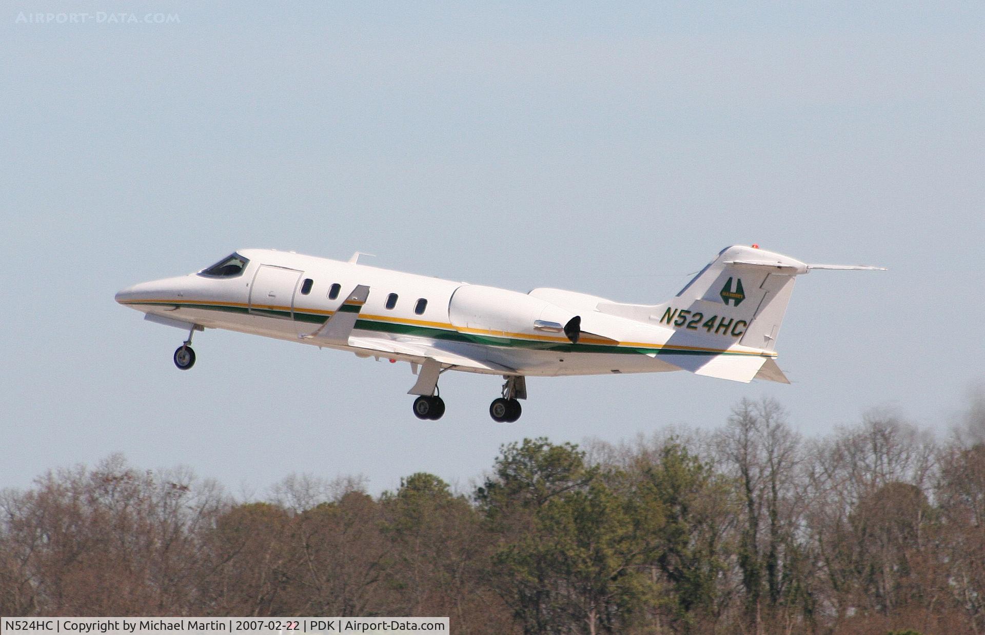 N524HC, 1995 Learjet Inc 31A C/N 114, Departing PDK enroute to RDG