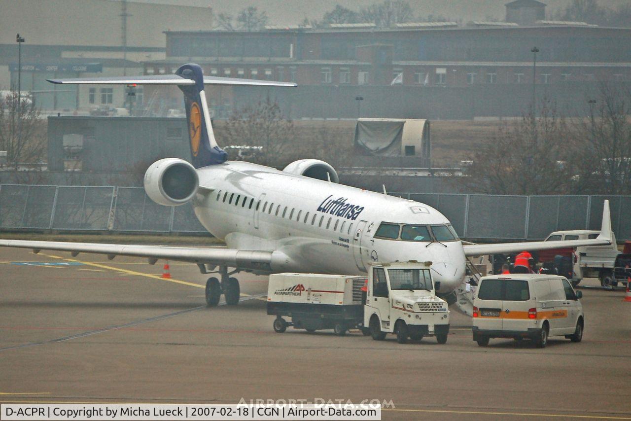 D-ACPR, 2003 Canadair CRJ-701ER (CL-600-2C10) Regional Jet C/N 10098, Getting ready for the short hop to Frankfurt on this foggy morning