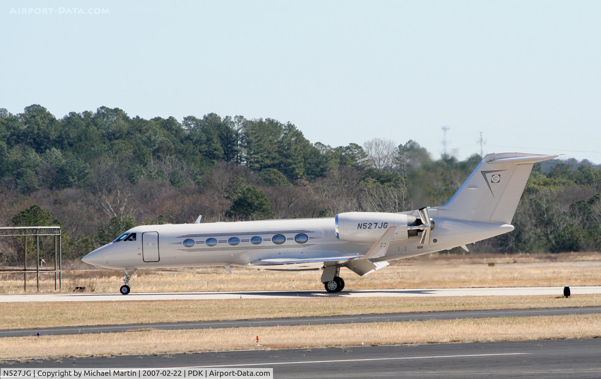 N527JG, 2003 Gulfstream Aerospace G-IV (G400) C/N 1519, Landing Runway 2R