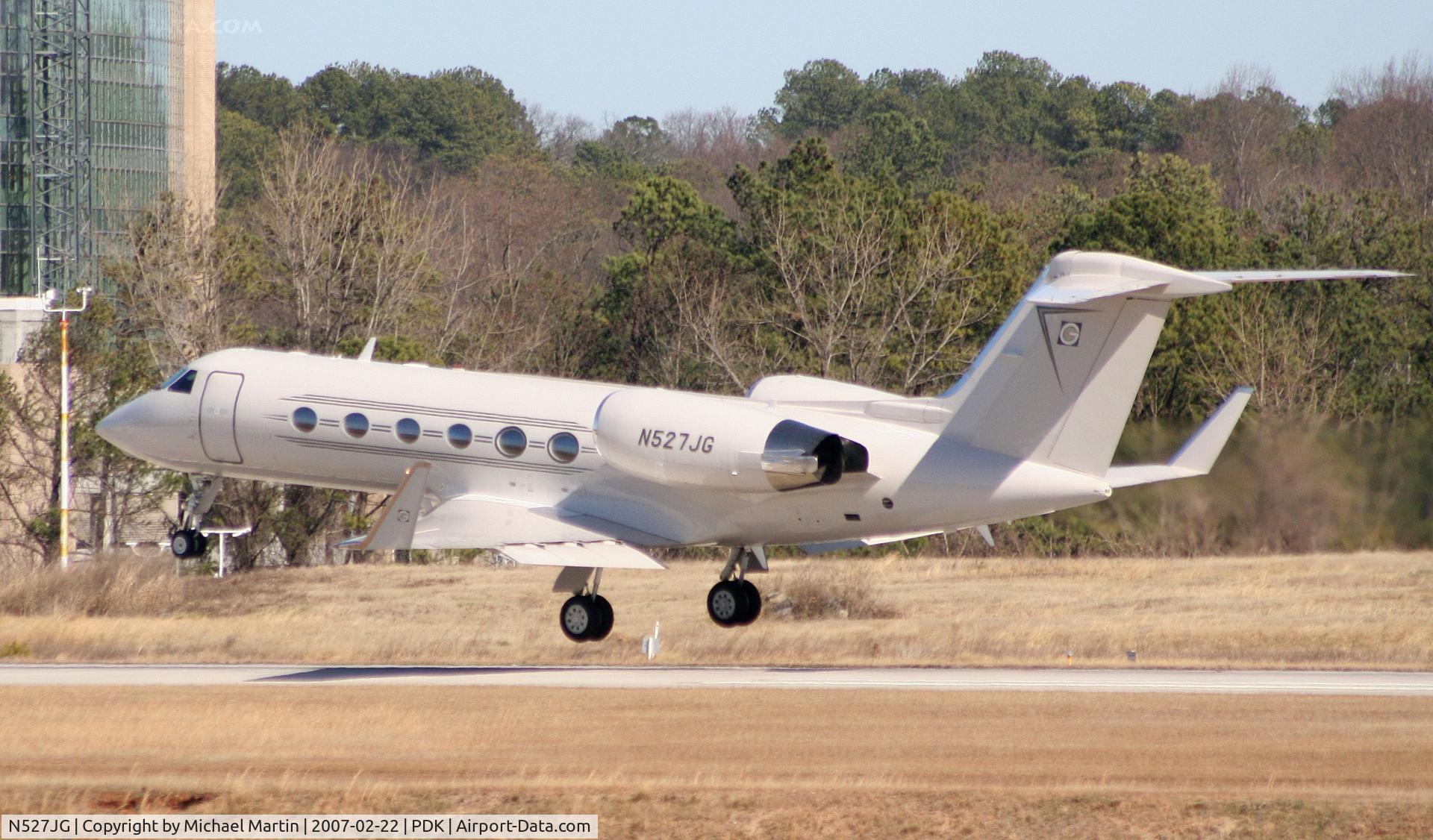 N527JG, 2003 Gulfstream Aerospace G-IV (G400) C/N 1519, Taking off from Runway 2R