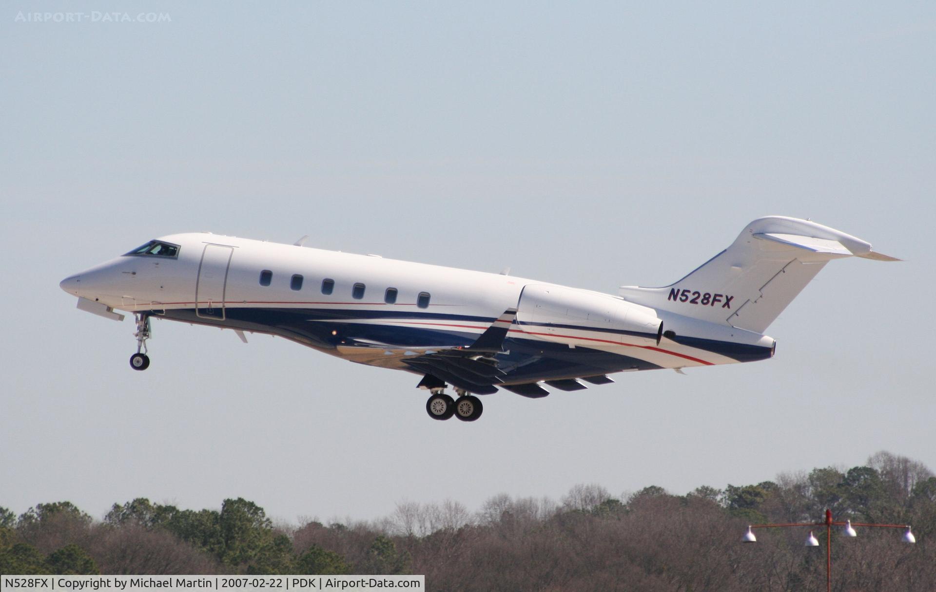 N528FX, 2006 Bombardier Challenger 300 (BD-100-1A10) C/N 20125, Taking off from Runway 2R