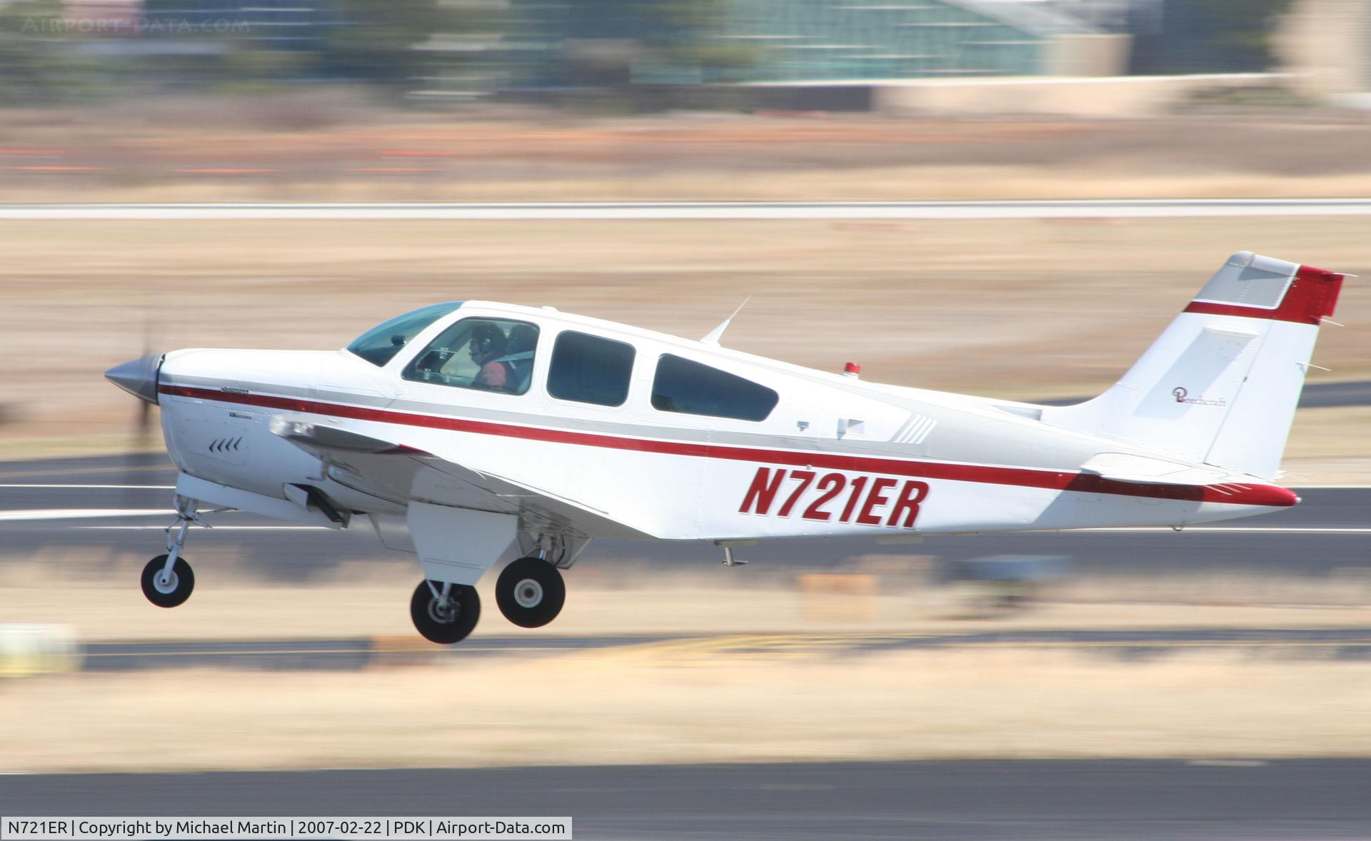 N721ER, 1988 Beech F33A Bonanza C/N CE-1295, Taxing to Runway 34