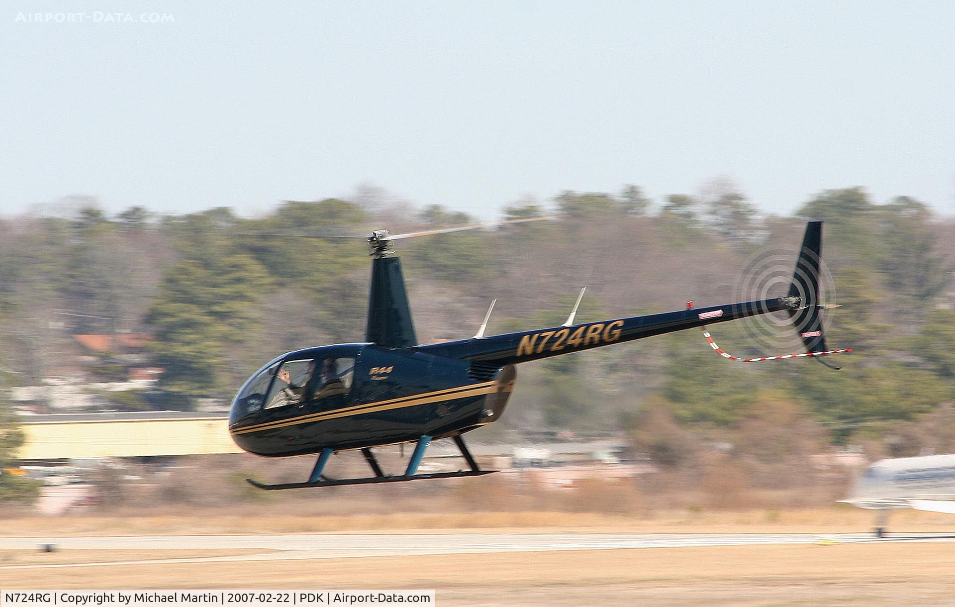 N724RG, 2001 Robinson R44 C/N 1150, Taking off from Runway 34