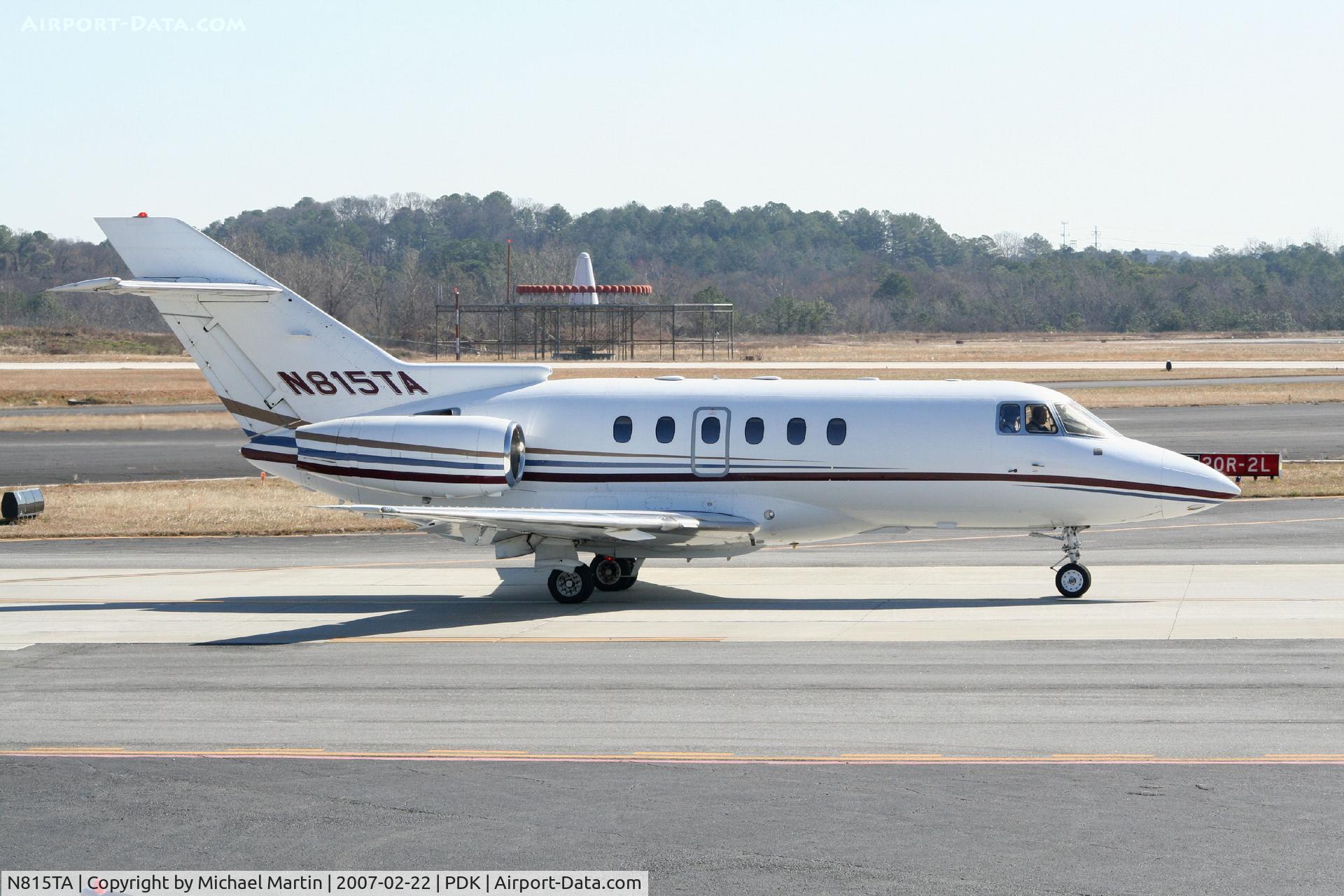 N815TA, 2001 Raytheon Hawker 800XP C/N 258534, Taxing to Runway 2R