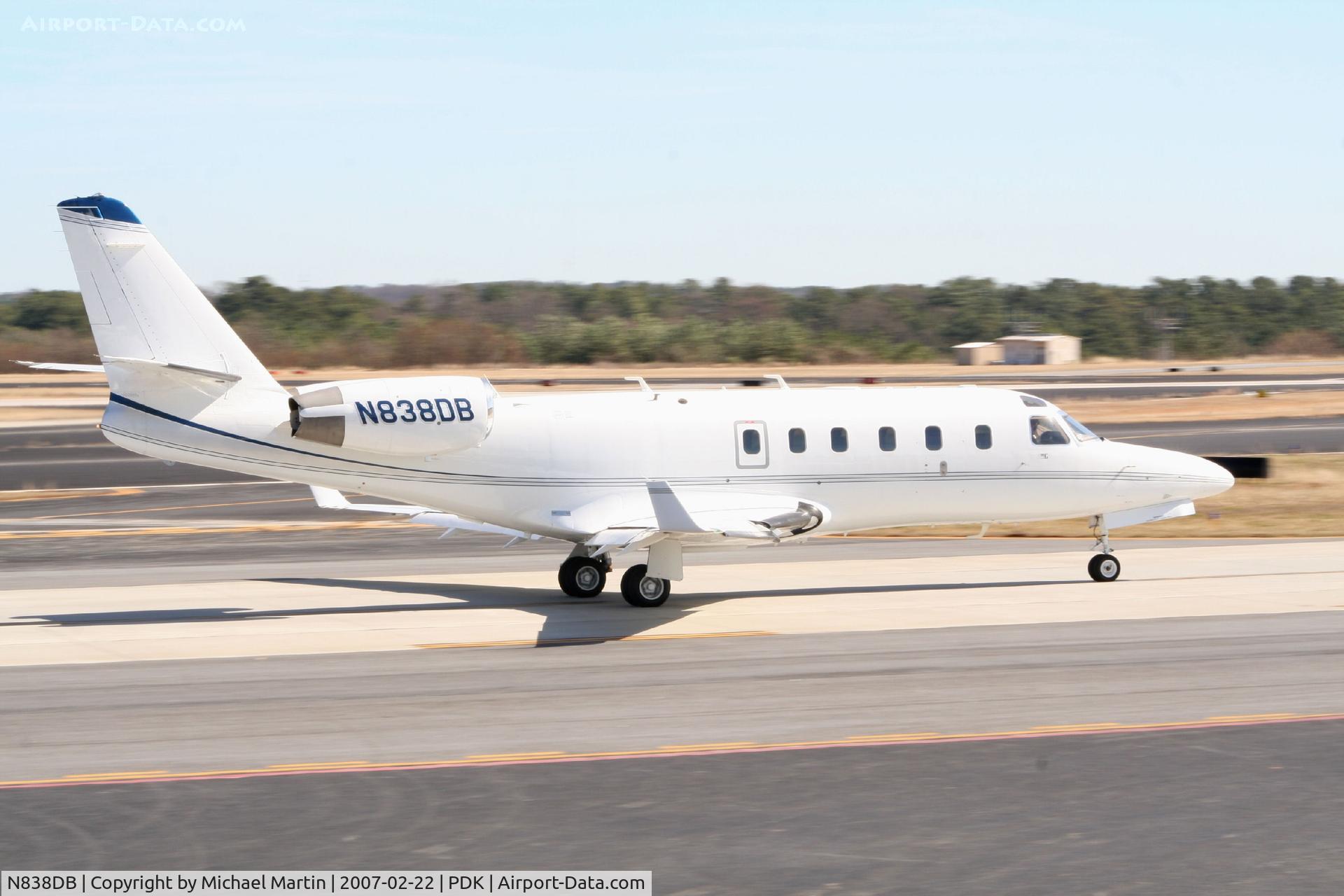 N838DB, 1997 Dassault Falcon 50 C/N 265, Taxing to Runway 2R