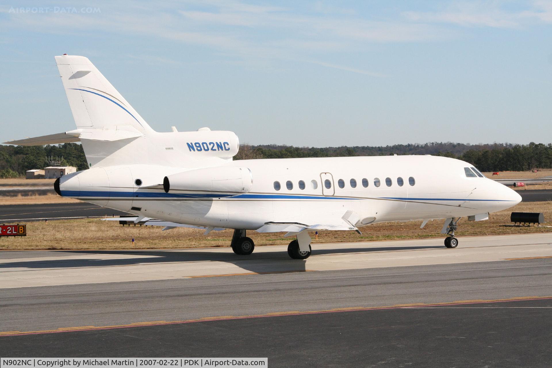 N902NC, 1994 Dassault Falcon 900B C/N 97, Taxing to Runway 2R