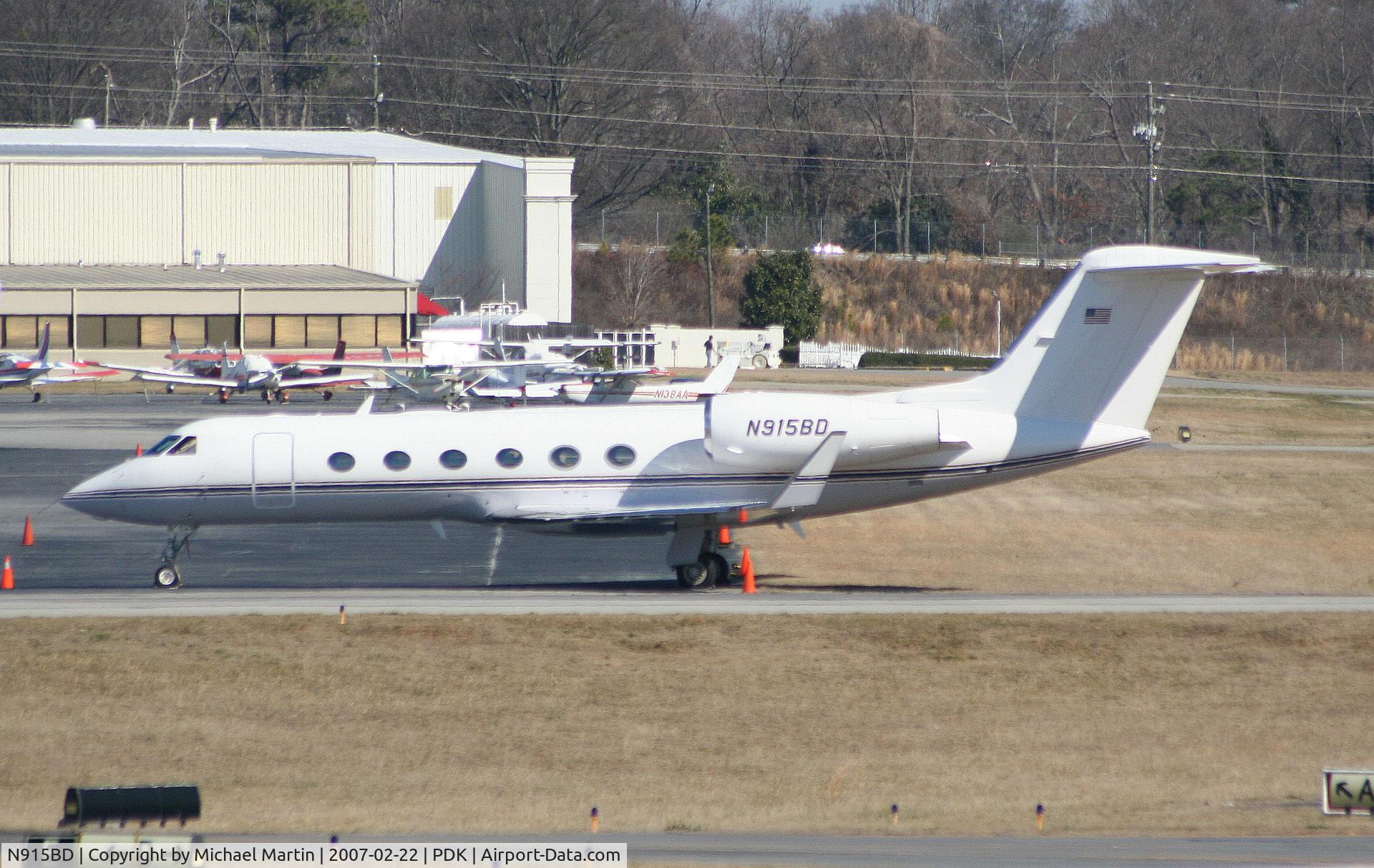 N915BD, 2005 Gulfstream Aerospace GIV-X (G450) C/N 4028, Tied down @ Signature Flight Support