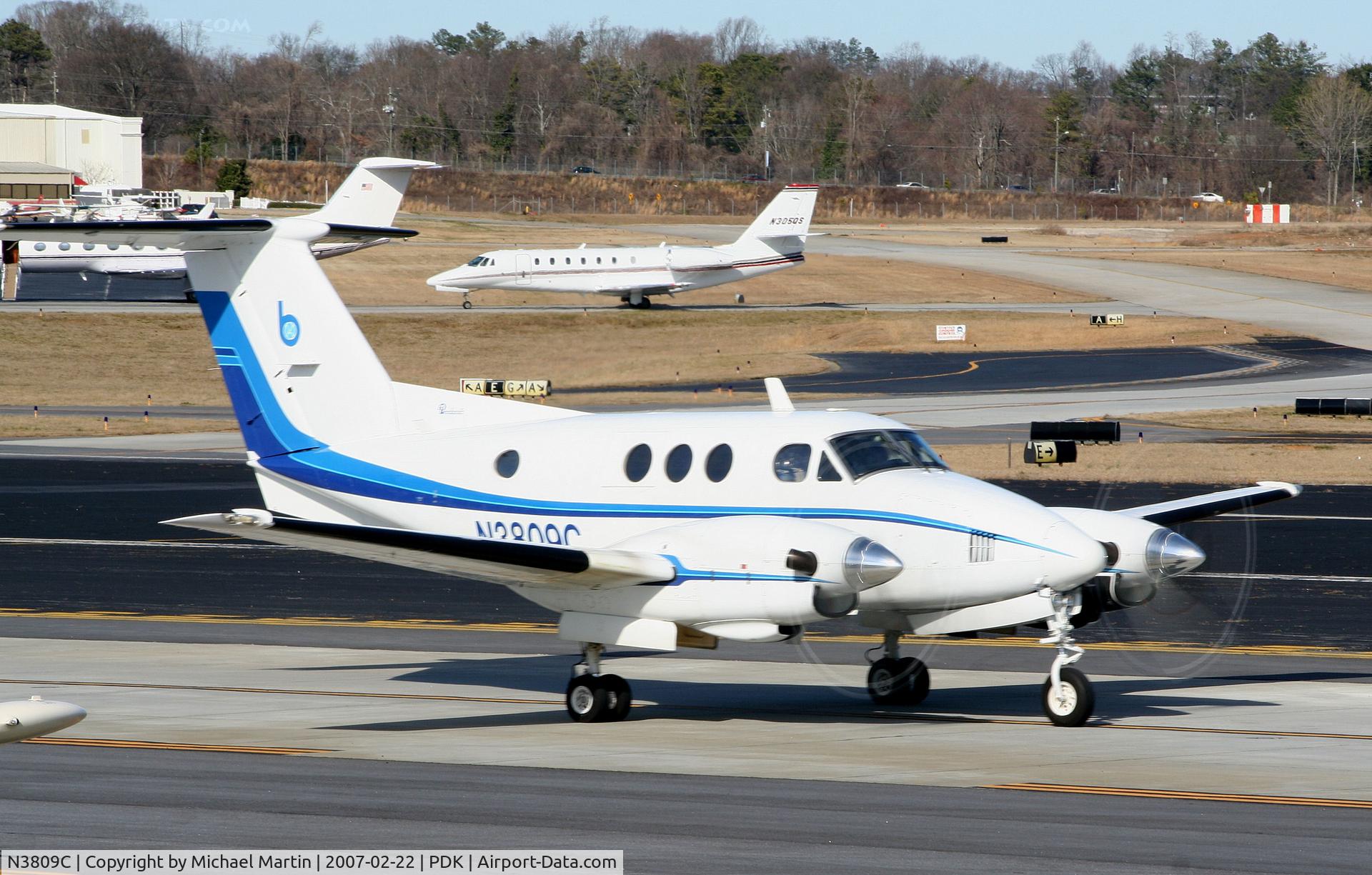N3809C, 1981 Beech F90 King Air C/N LA-112, Taxing to Runway 2R