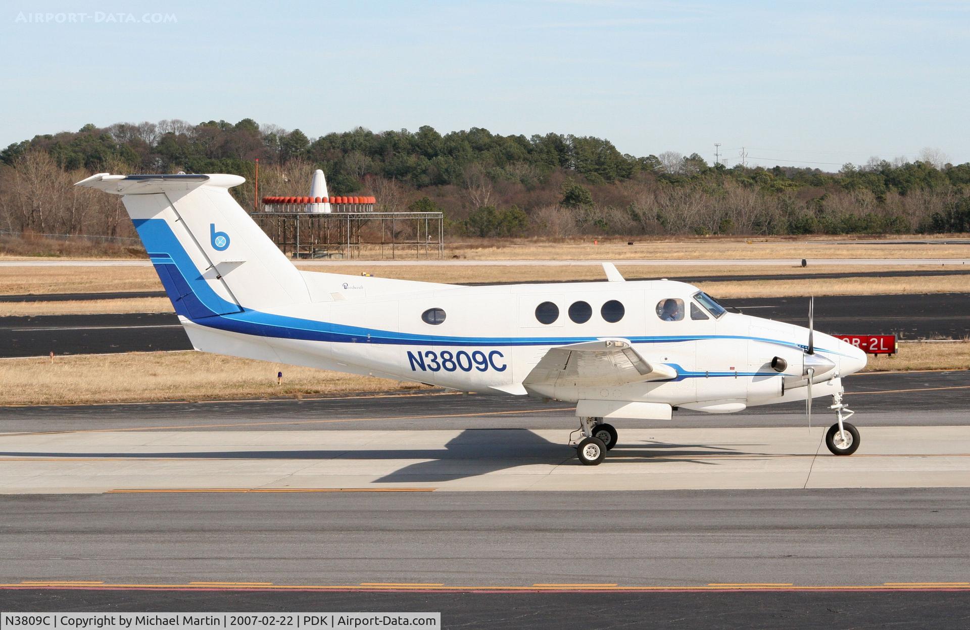 N3809C, 1981 Beech F90 King Air C/N LA-112, Taxing to Runway 2R