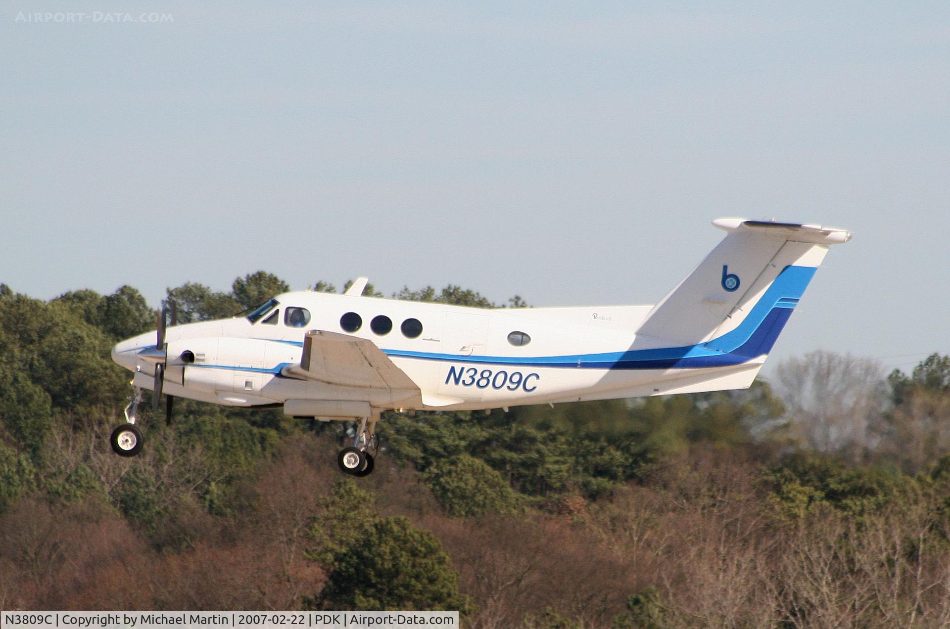 N3809C, 1981 Beech F90 King Air C/N LA-112, Departing PDK enroute to EQY