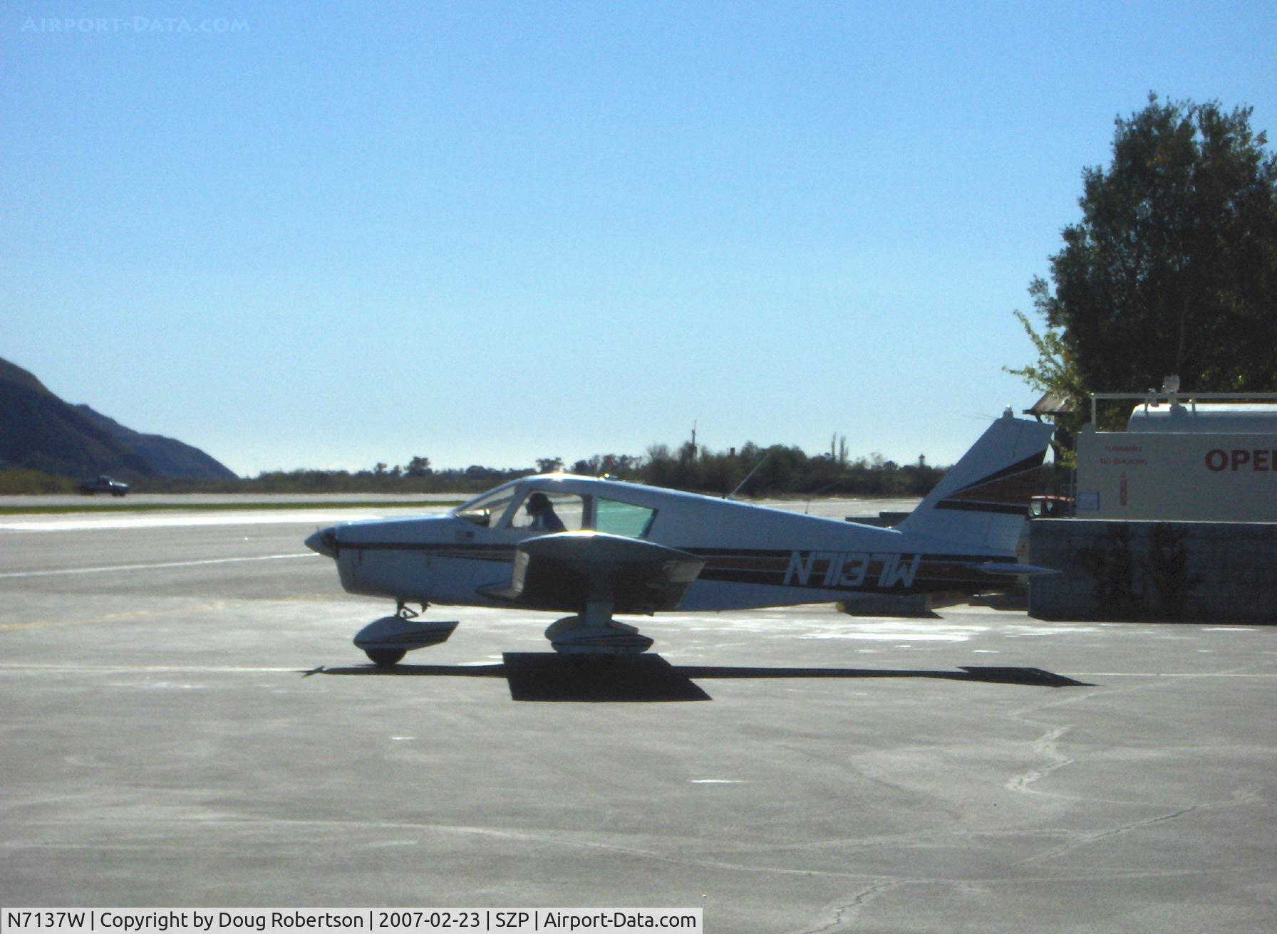 N7137W, 1962 Piper PA-28-180 C/N 28-939, 1962 Piper PA-28-180 CHEROKEE, Lycoming O&VO-360 180 Hp, taxi