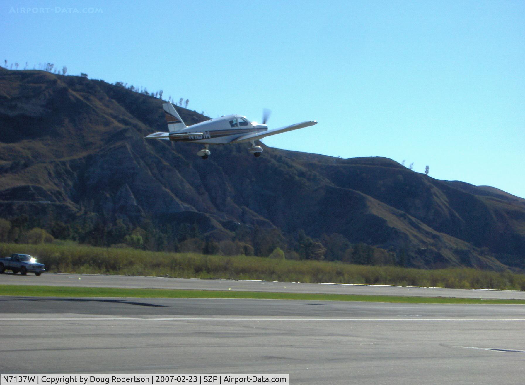 N7137W, 1962 Piper PA-28-180 C/N 28-939, 1962 Piper PA-28-180 CHEROKEE, Lycoming O&VO-360 180 Hp, takeoff climb rwy 22