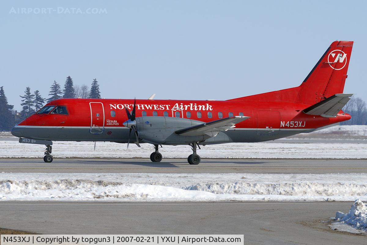 N453XJ, 1998 Saab 340B C/N 340B-453, Taxiing on Golf