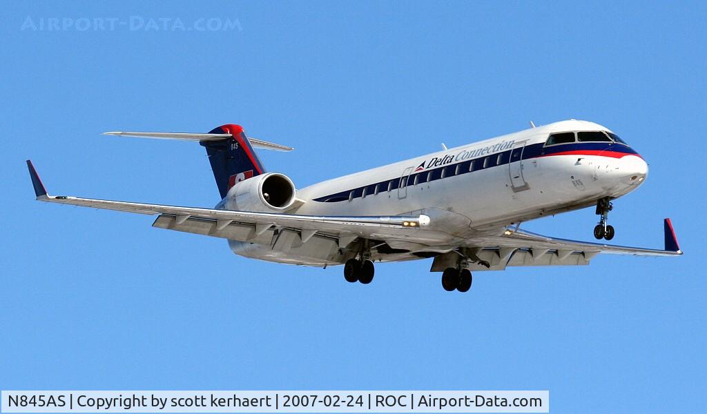 N845AS, 1999 Bombardier CRJ-200ER (CL-600-2B19) C/N 7324, landing 22 from ATL