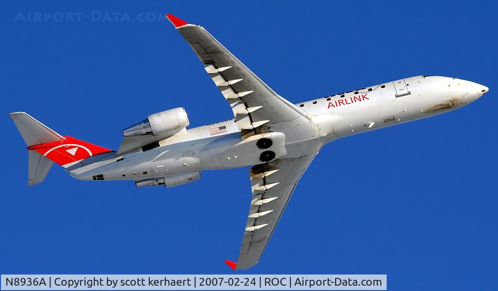 N8936A, 2004 Bombardier CRJ-200 (CL-600-2B19) C/N 7936, Departing r/w 22 for DTW.