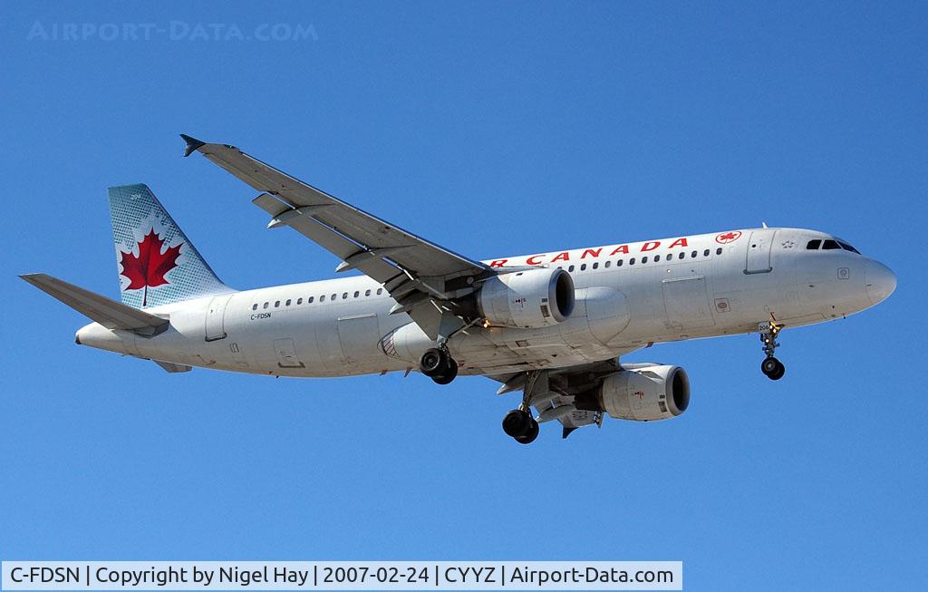C-FDSN, 1990 Airbus A320-211 C/N 126, Arrival for Rwy 05
