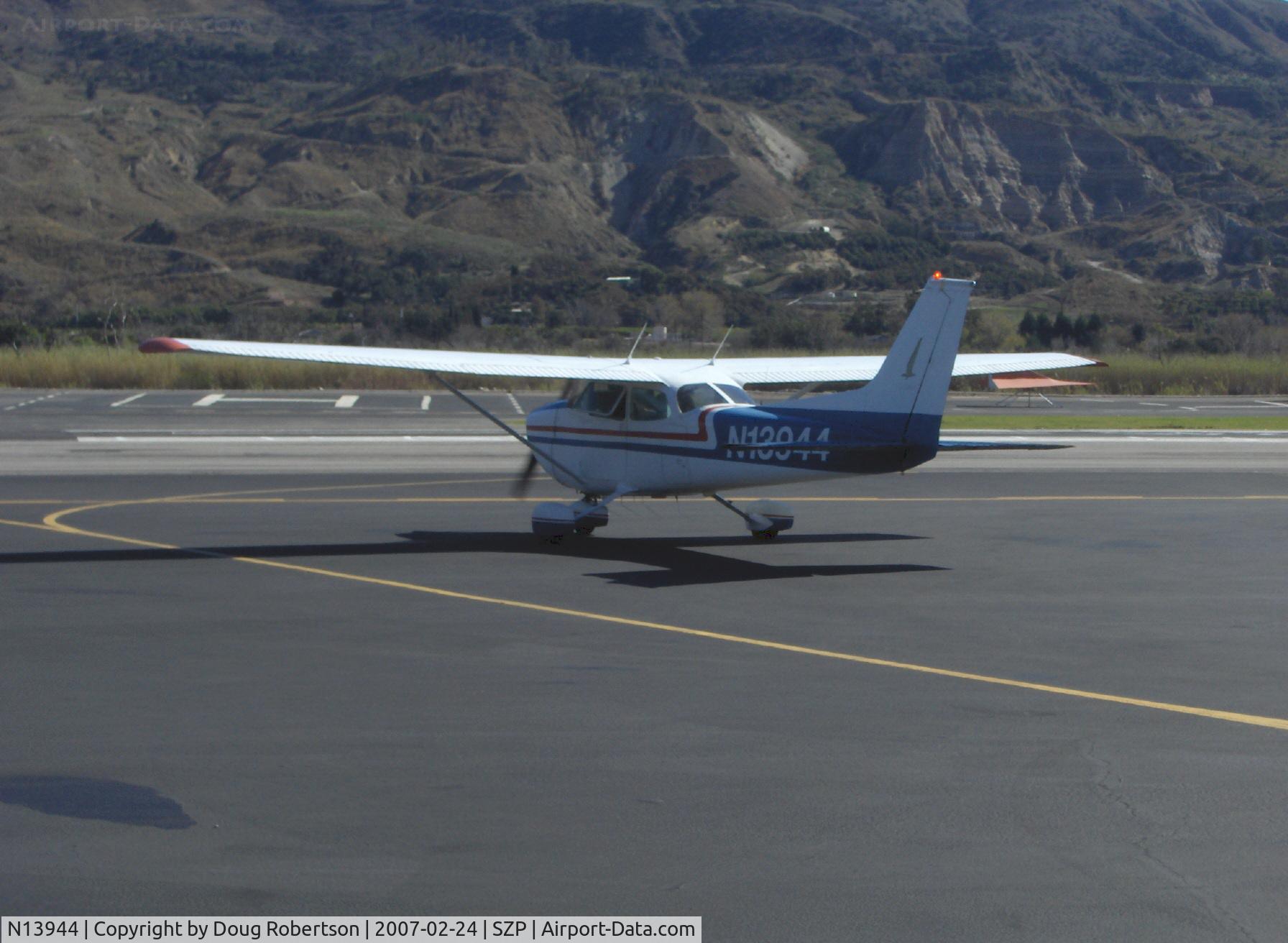 N13944, 1974 Cessna 172M C/N 17263047, 1974 Cessna 172M, Lycoming O-320-E2D 150 Hp, taxi to rwy 22