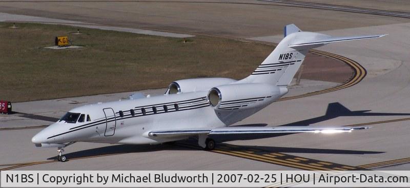 N1BS, 1999 Cessna 750 Citation X Citation X C/N 750-0081, Arriving at HOU