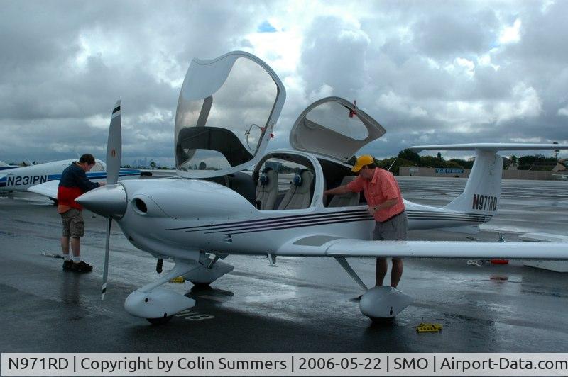 N971RD, 2005 Diamond DA-40 Diamond Star C/N 40.508, Tied down at SMO