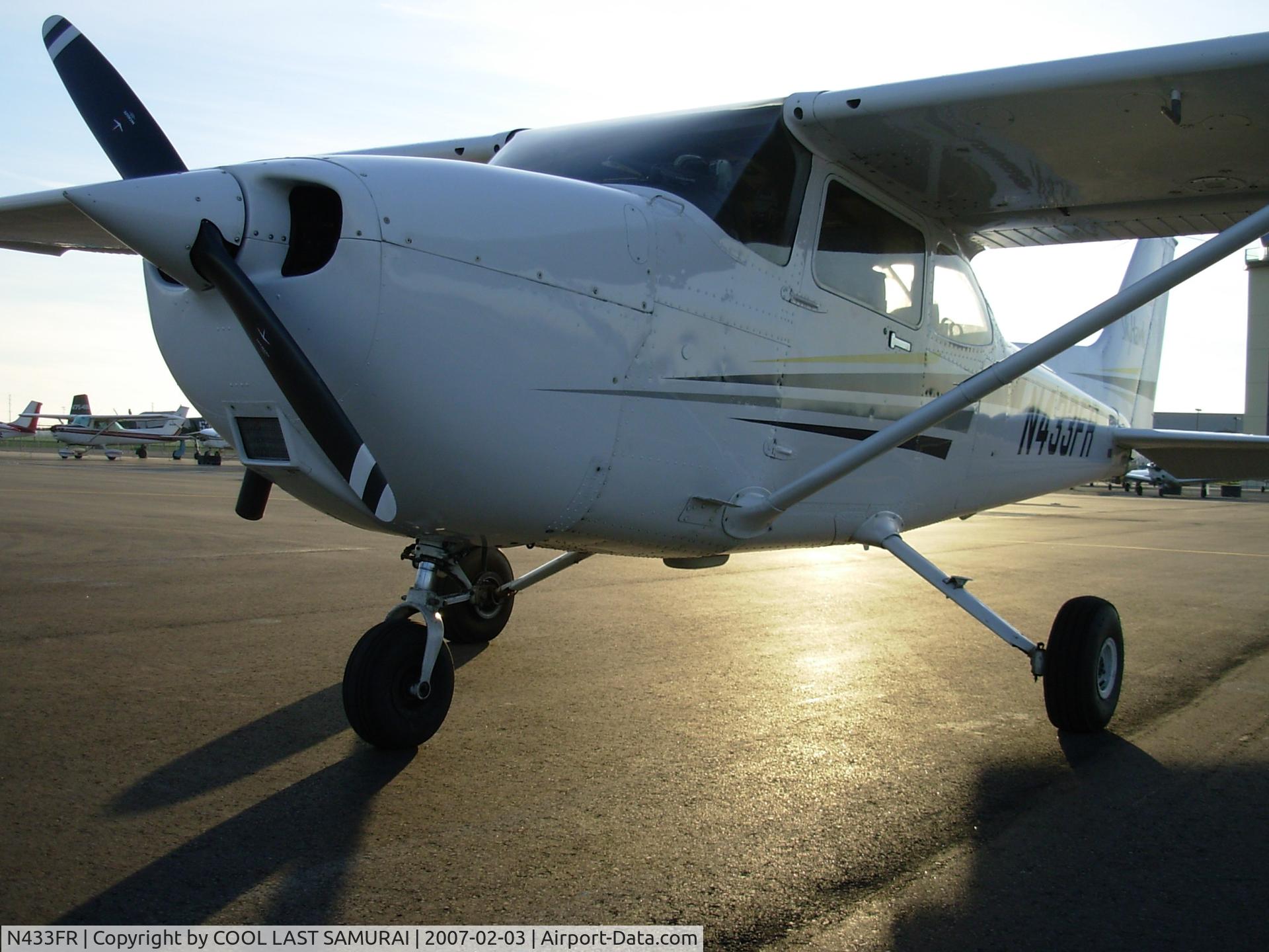 N433FR, 1997 Cessna 172R C/N 17280292, N433FR at CMA Fuel Pit