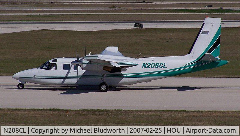 N208CL, 1975 Rockwell International 690A Turbo Commander C/N 11297, Landing on 35