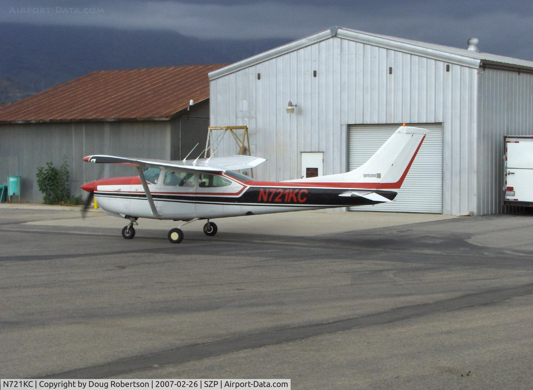 N721KC, 1977 Cessna R182 Skylane RG C/N R18200090, 1977 Cessna R182 SKYLANE RG, Lycoming O-540 upgrade, taxi