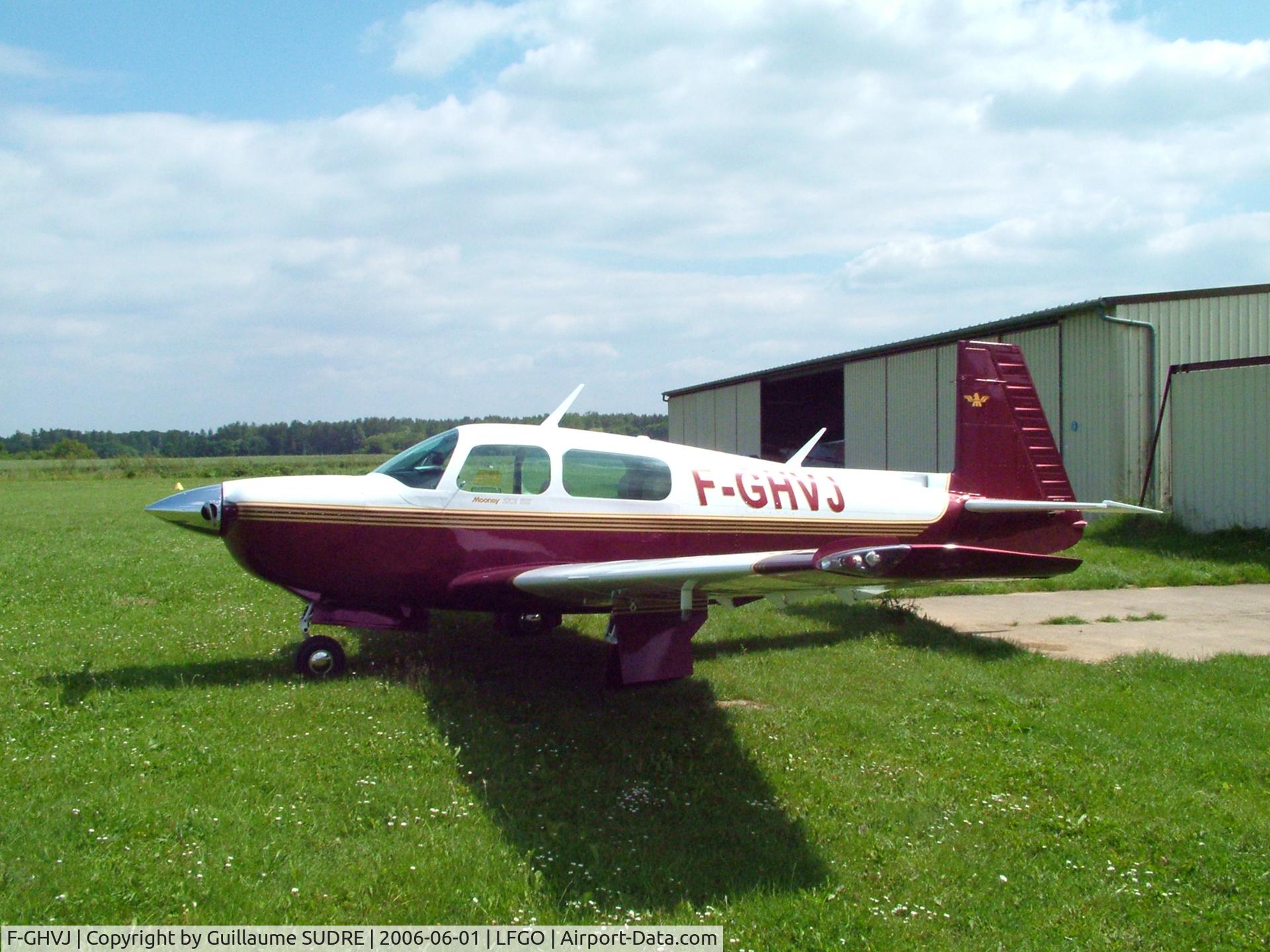 F-GHVJ, 1986 Mooney M20J 201 C/N 24-1560, F-GHVJ at LFGO before a flight.