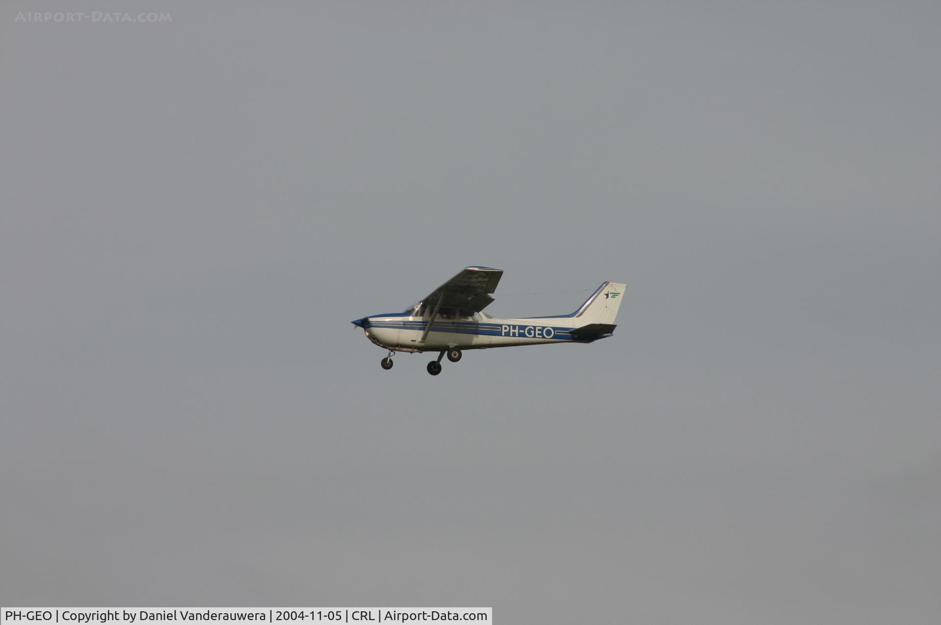 PH-GEO, 1979 Reims F172N Skyhawk C/N 1837, descending to rwy 25