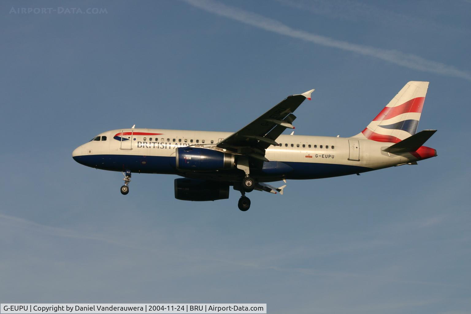 G-EUPU, 2000 Airbus A319-131 C/N 1384, descending to rwy 25L