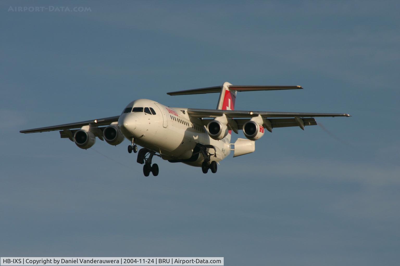 HB-IXS, 1995 British Aerospace Avro 146-RJ100 C/N E3280, arrival of flight LX778