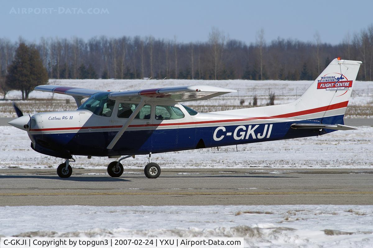 C-GKJI, 1981 Cessna 172RG Cutlass RG C/N 172RG0835, Taxiing on Golf