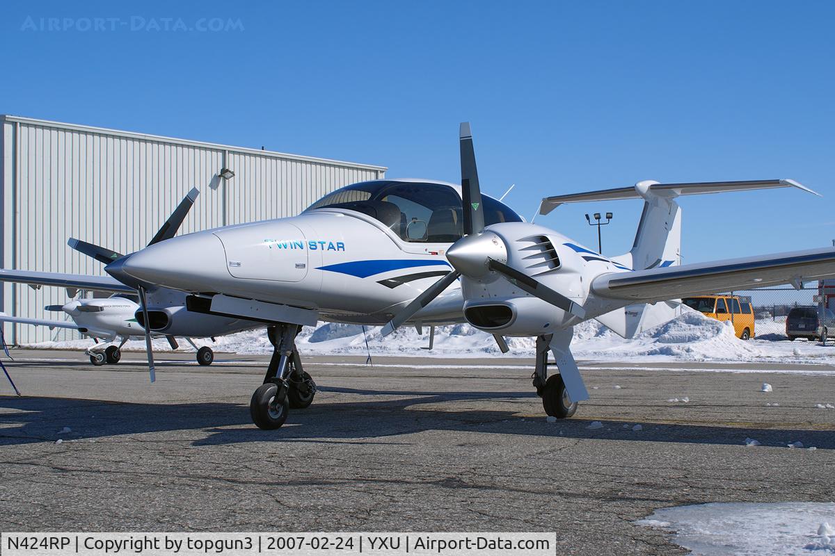 N424RP, 2007 Diamond DA-42 Twin Star C/N 42.AC039, Parked in front of Diamond Flight Centre