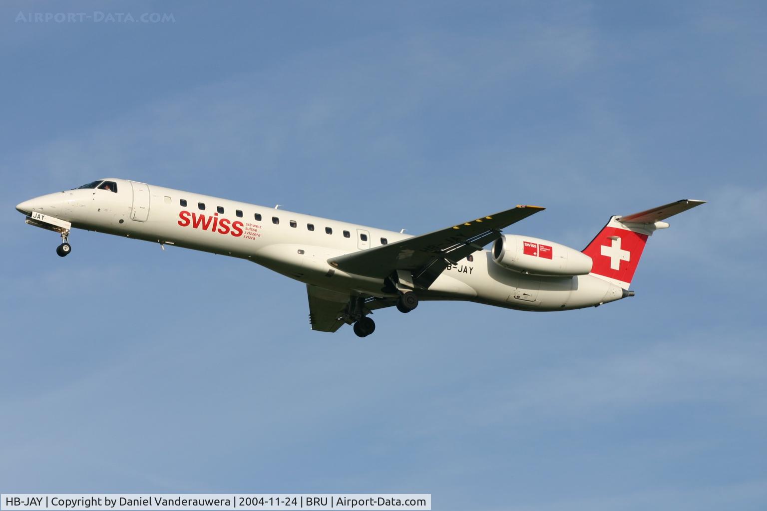 HB-JAY, 2002 Embraer EMB-145LU (ERJ-145LU) C/N 145601, descending to rwy 25L