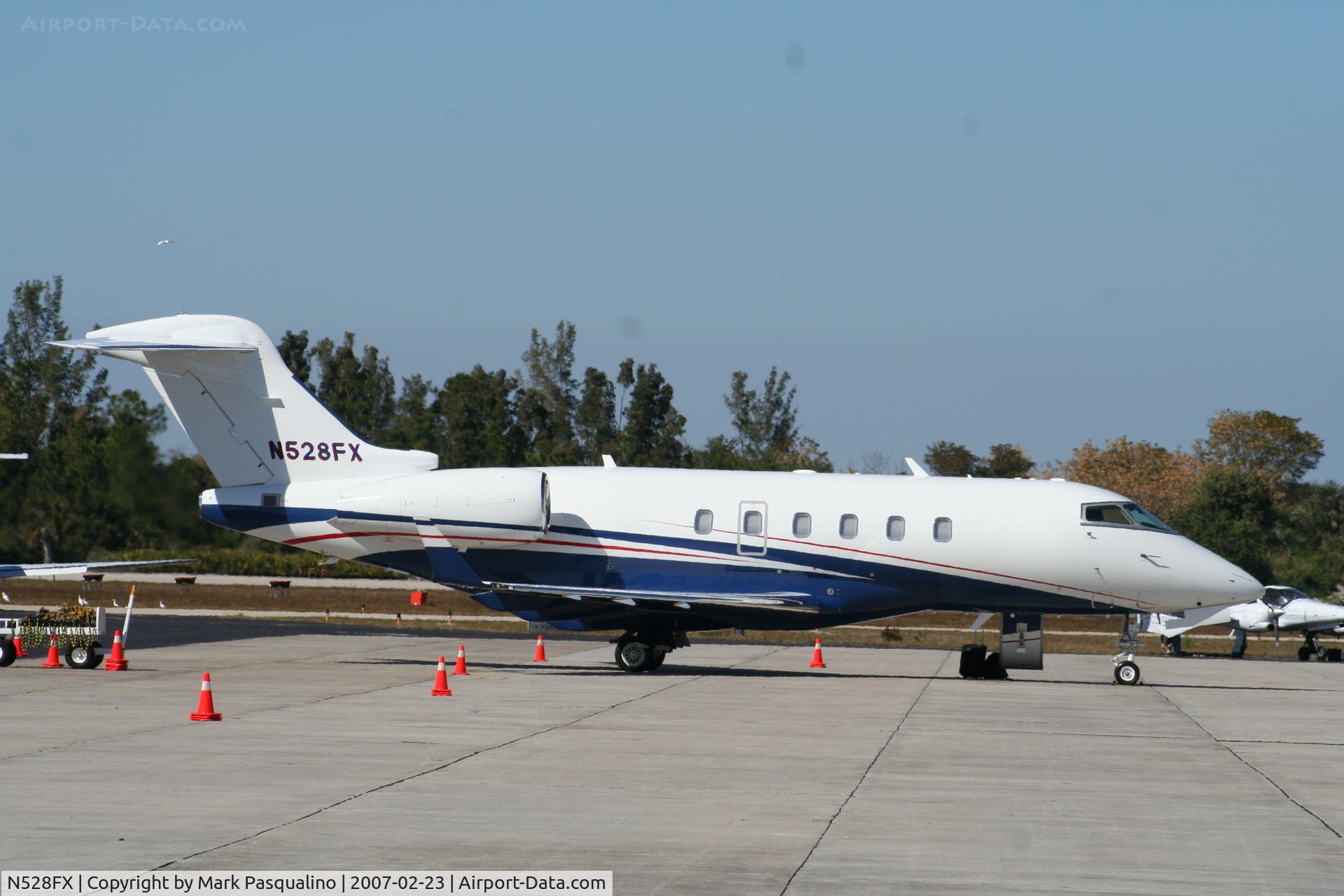 N528FX, 2006 Bombardier Challenger 300 (BD-100-1A10) C/N 20125, BD-100-1A10