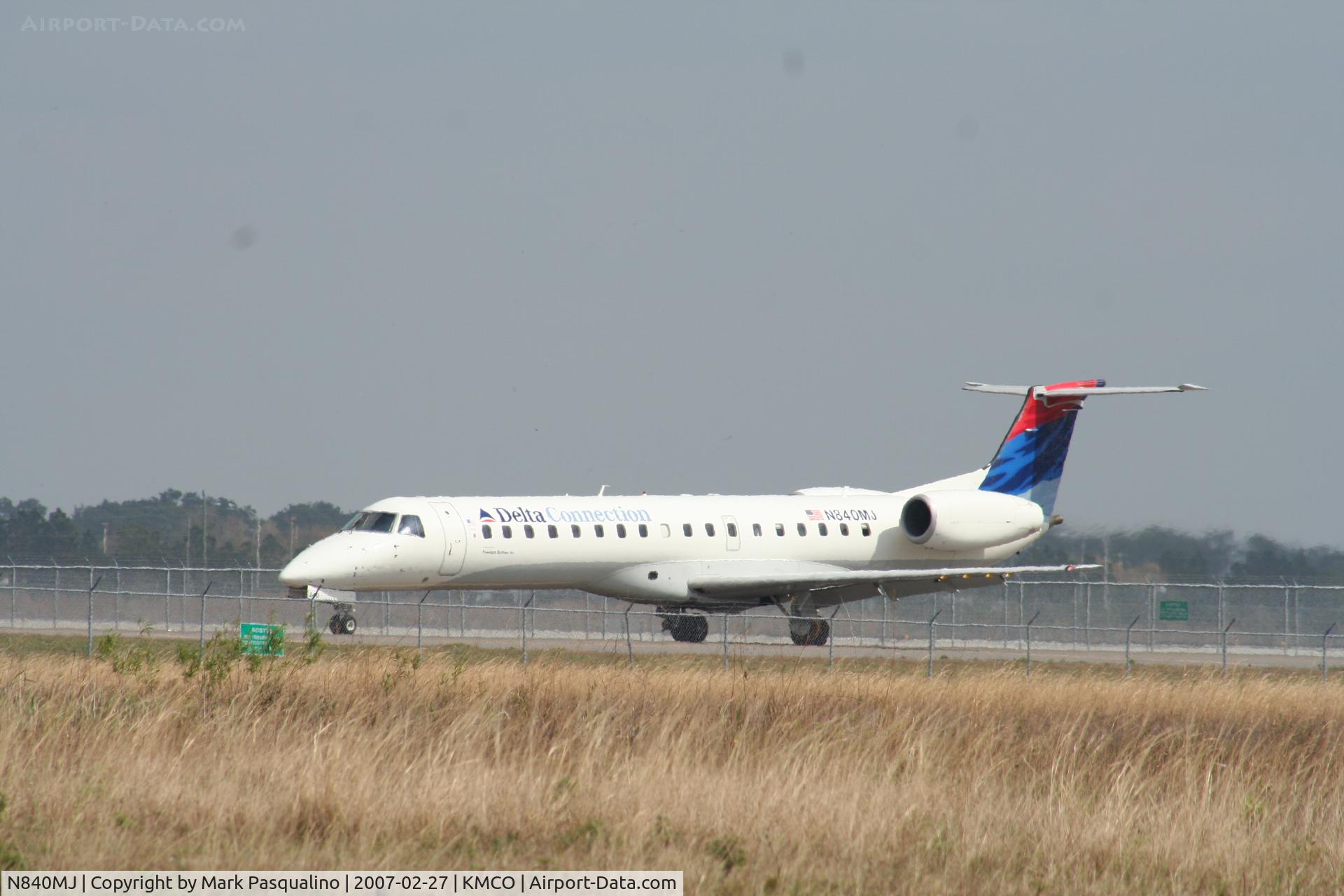 N840MJ, 2001 Embraer ERJ-145LR (EMB-145LR) C/N 145429, EMB-145LR