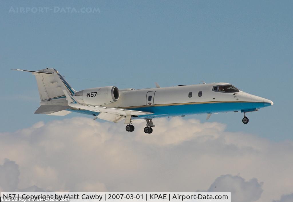 N57, 1994 Learjet Inc 60 C/N 039, Landing at Paine Field
