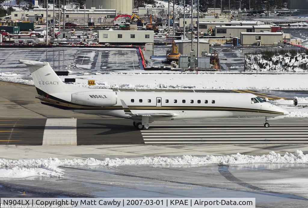 N904LX, 2004 Embraer EMB-135BJ Legacy C/N 145780, Departing Paine Field