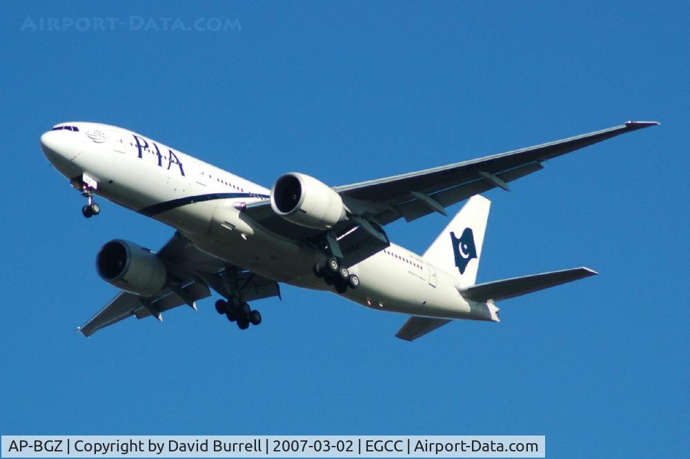 AP-BGZ, 2005 Boeing 777-240/LR C/N 33782, PIA - Landing