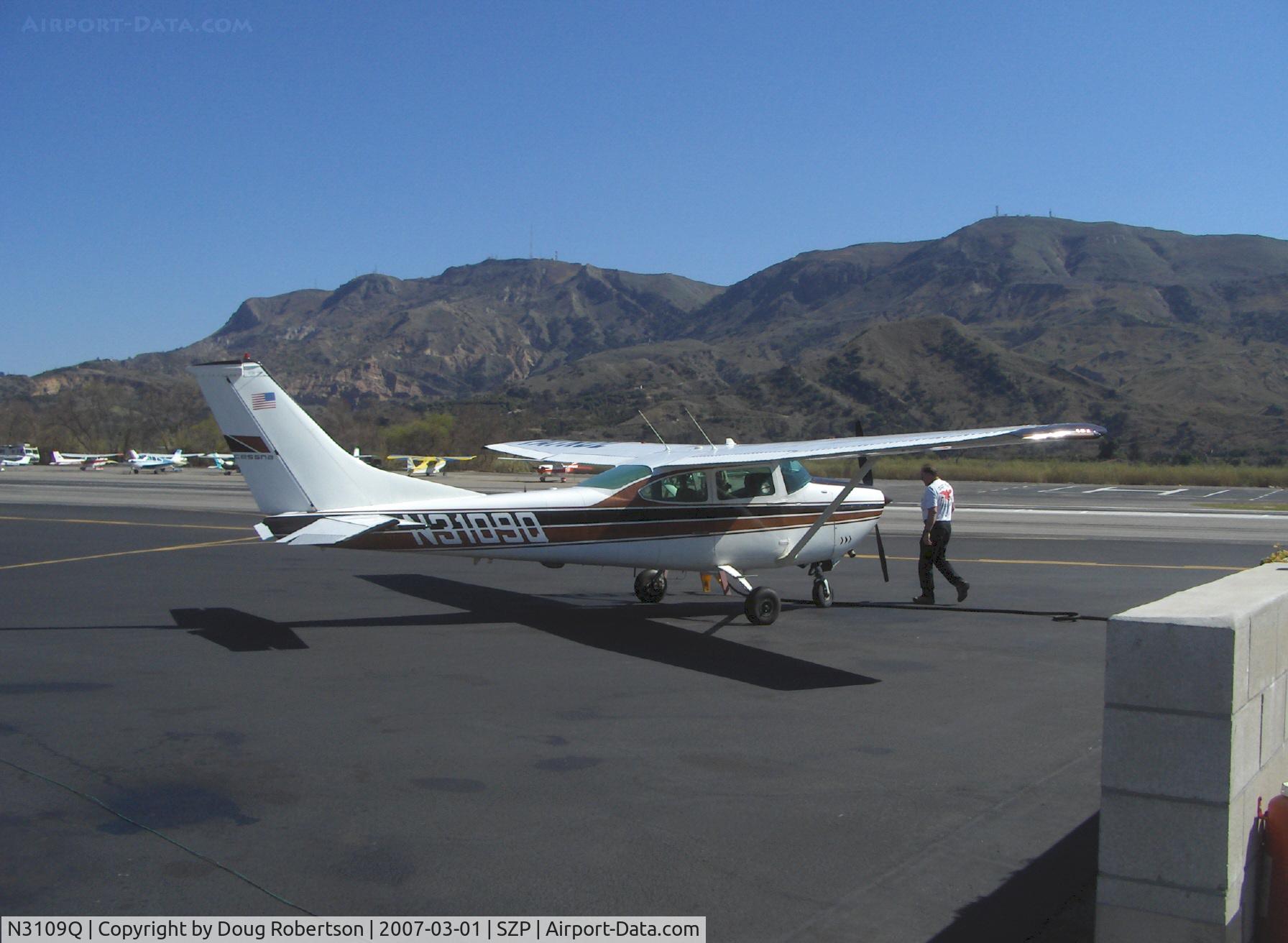 N3109Q, 1967 Cessna 182K Skylane C/N 18258109, 1967 Cessna 182K SKYLANE, Continental O-470-S 230 Hp, refueling