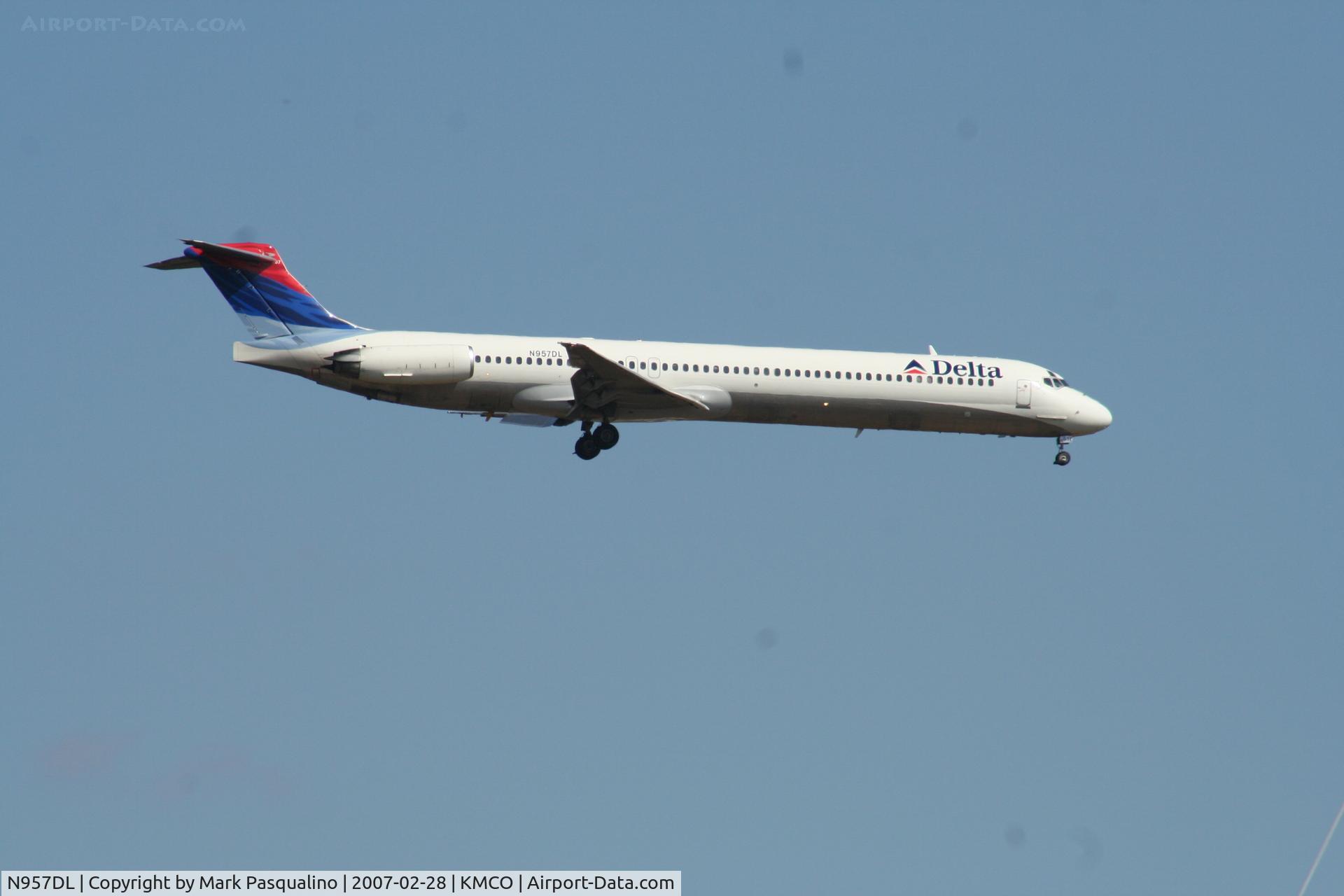 N957DL, 1990 McDonnell Douglas MD-88 C/N 49976, MD-88