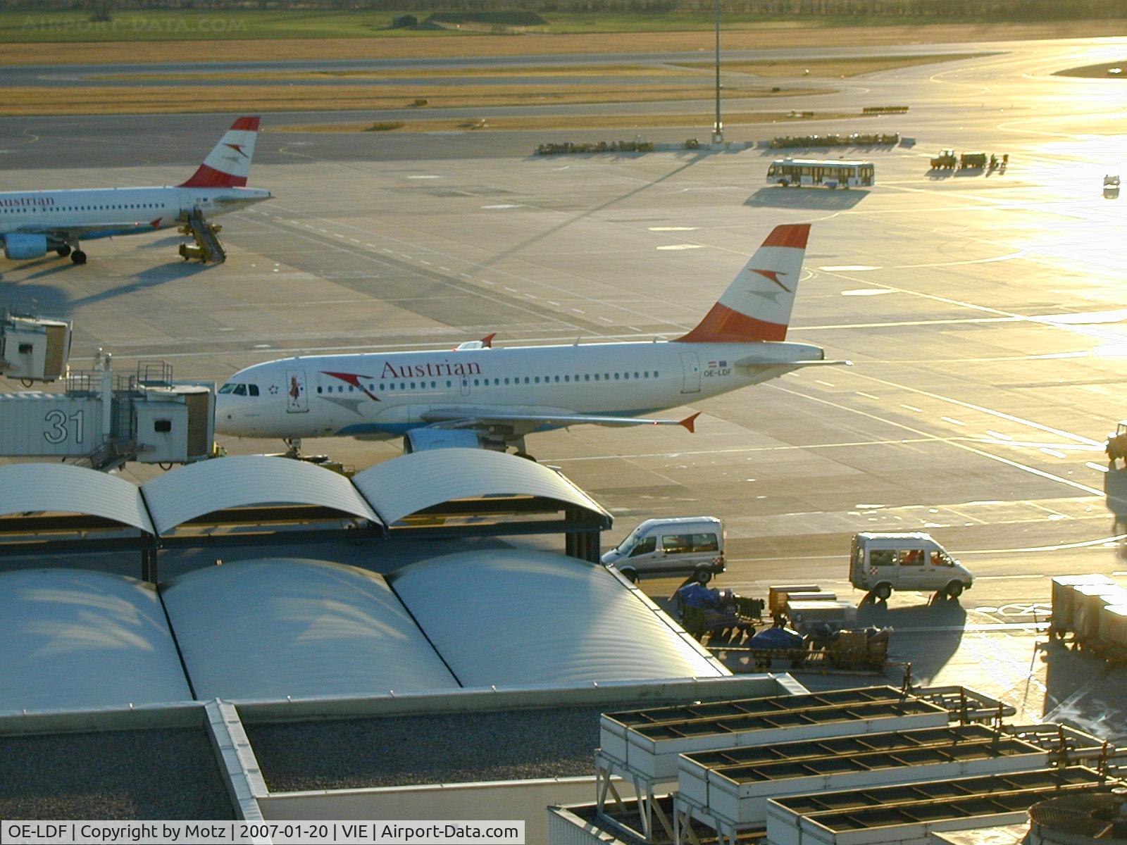 OE-LDF, 2005 Airbus A319-112 C/N 2547, Pier West