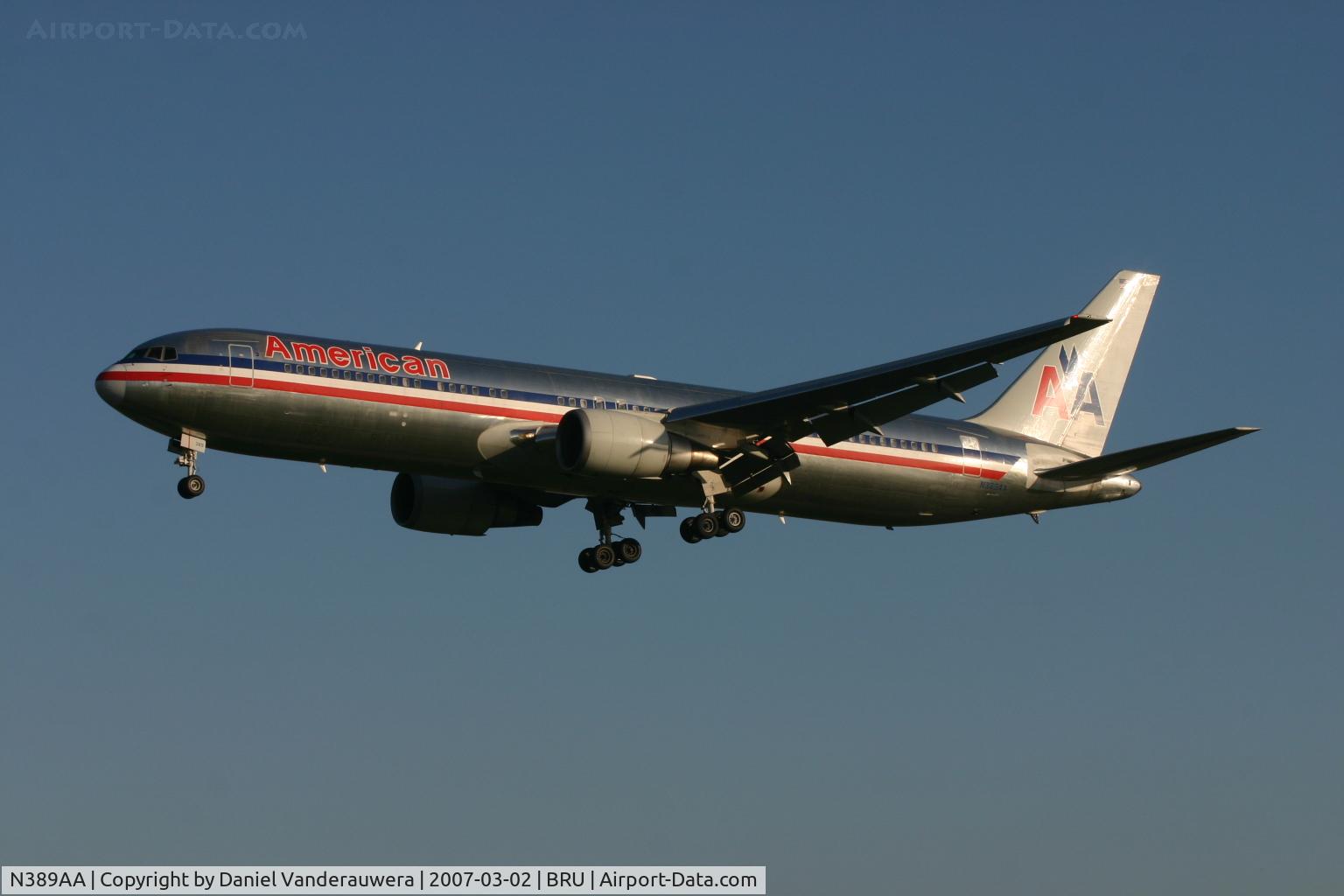N389AA, 1994 Boeing 767-323 C/N 27449, descending to rwy 25L