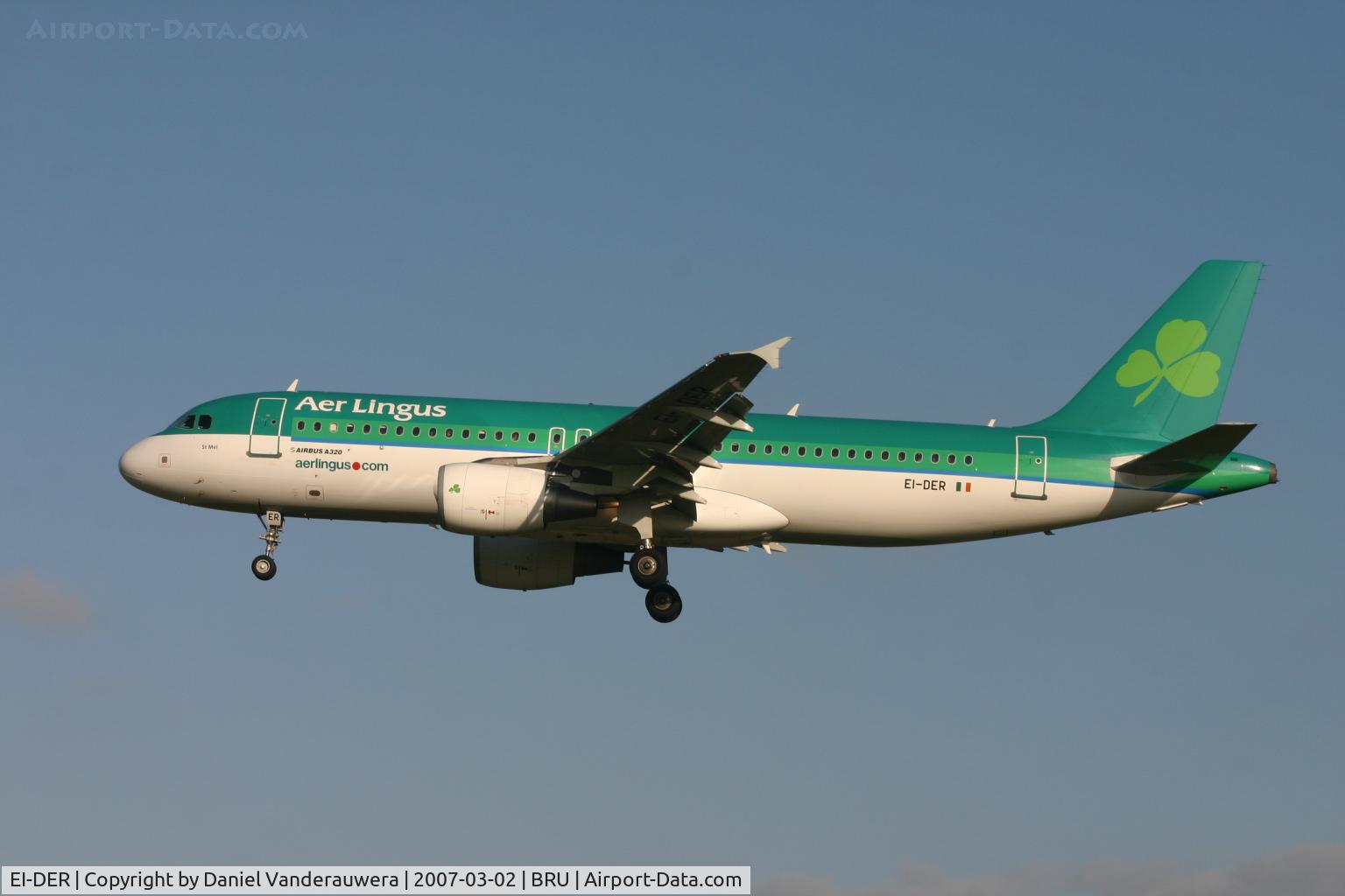 EI-DER, 2005 Airbus A320-214 C/N 2583, StMel is descending to rwy 25L