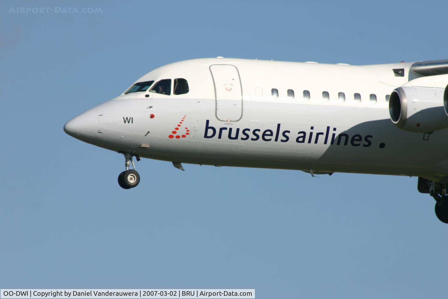 OO-DWI, 1999 British Aerospace Avro 146-RJ100 C/N E3342, new brussels airlines colours