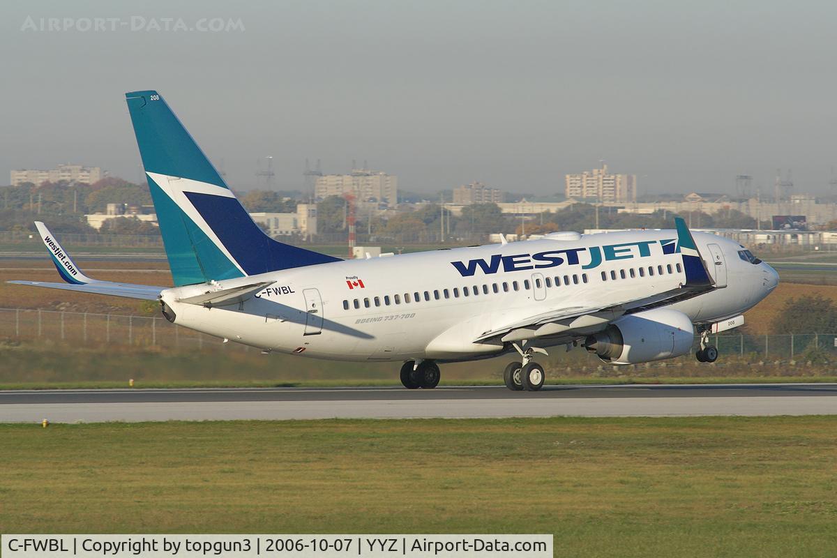 C-FWBL, 2003 Boeing 737-7CT C/N 32750, Taking off RWY33L.