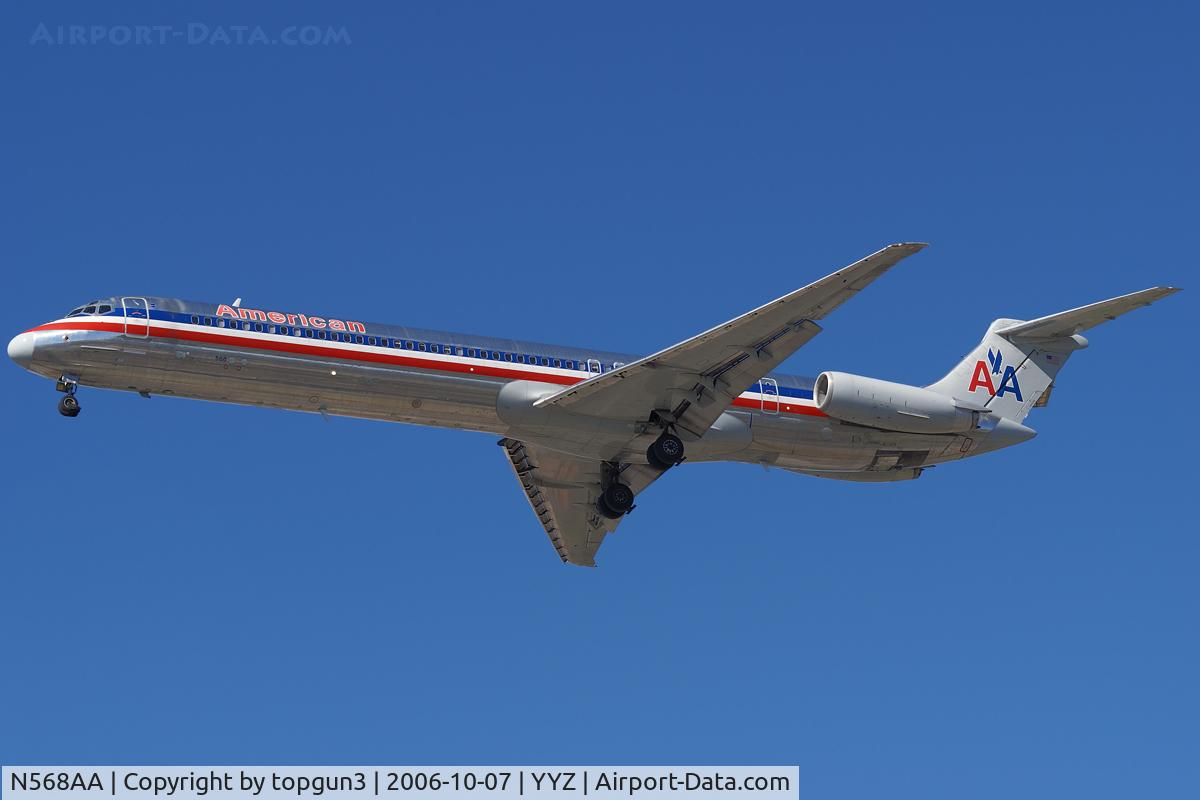 N568AA, 1987 McDonnell Douglas MD-83 (DC-9-83) C/N 49349, Short final for RWY24R.