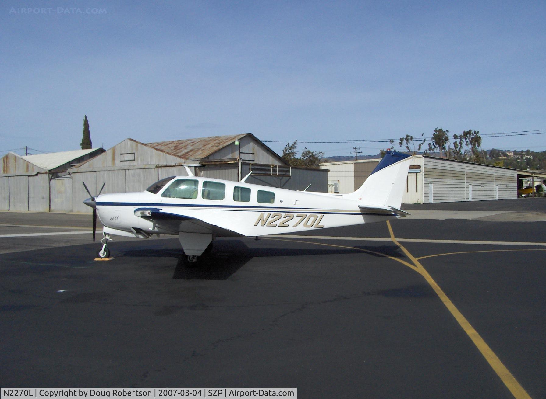 N2270L, 1976 Beech A36 Bonanza 36 C/N E-922, 1976 Beech A36 BONANZA, Continental IO-520 285Hp, refueling