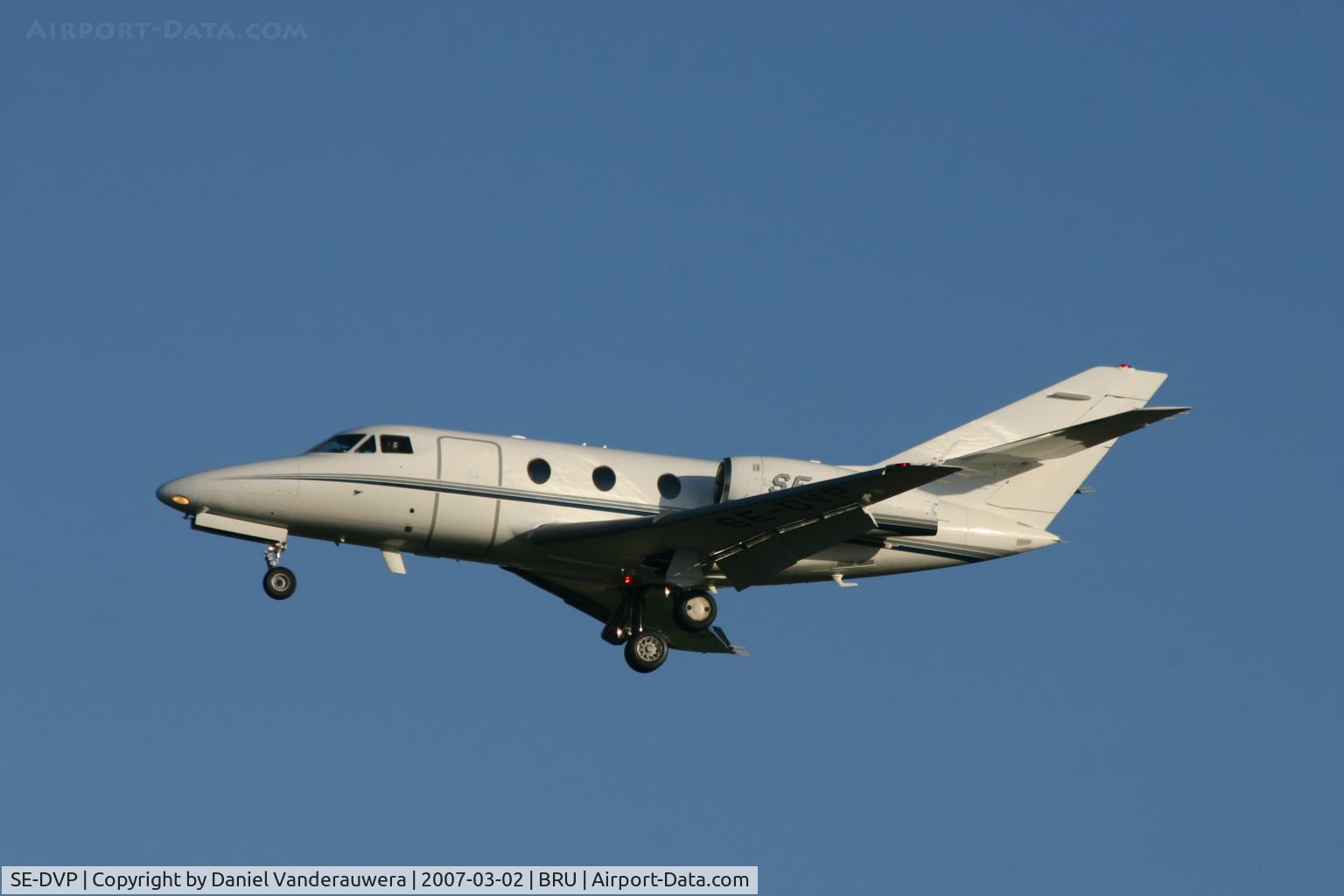 SE-DVP, 1991 Dassault Falcon 10 C/N 224, descending to rwy 25L