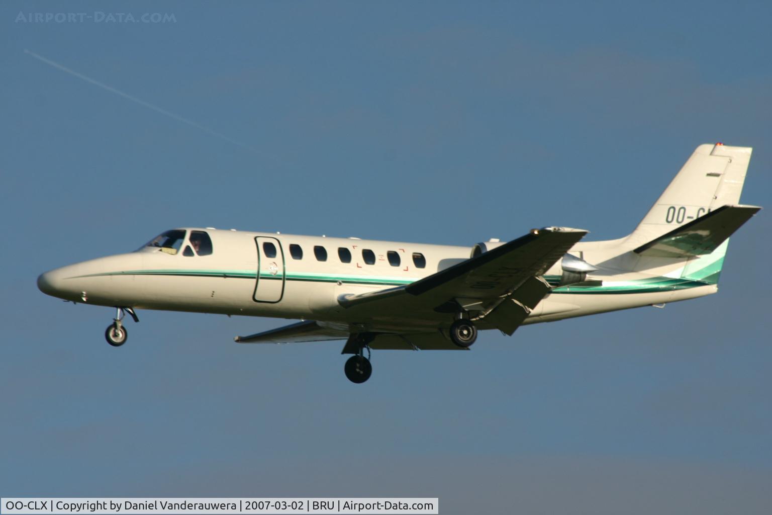 OO-CLX, 1999 Cessna 560 Citation Ultra C/N 560-0537, arrival to rwy 25L