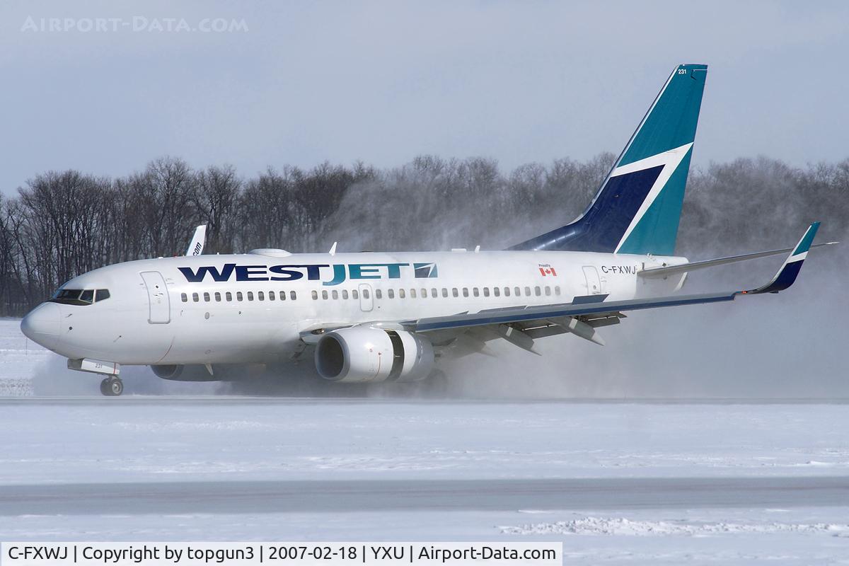 C-FXWJ, 2005 Boeing 737-7CT C/N 32768, Landing on RWY33.